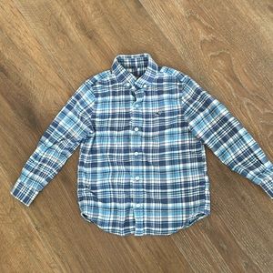 Vineyard vines boys long sleeve button down shirt. Size 5. Color Blues plaid.